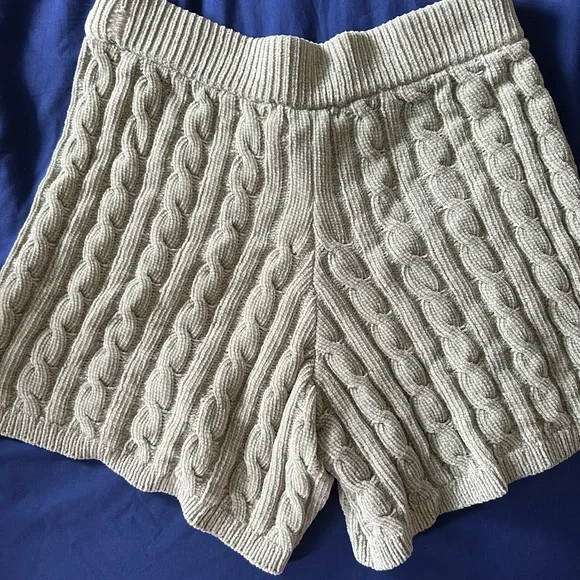 Cable Knit Light Green Shorts - Picture 2 of 2